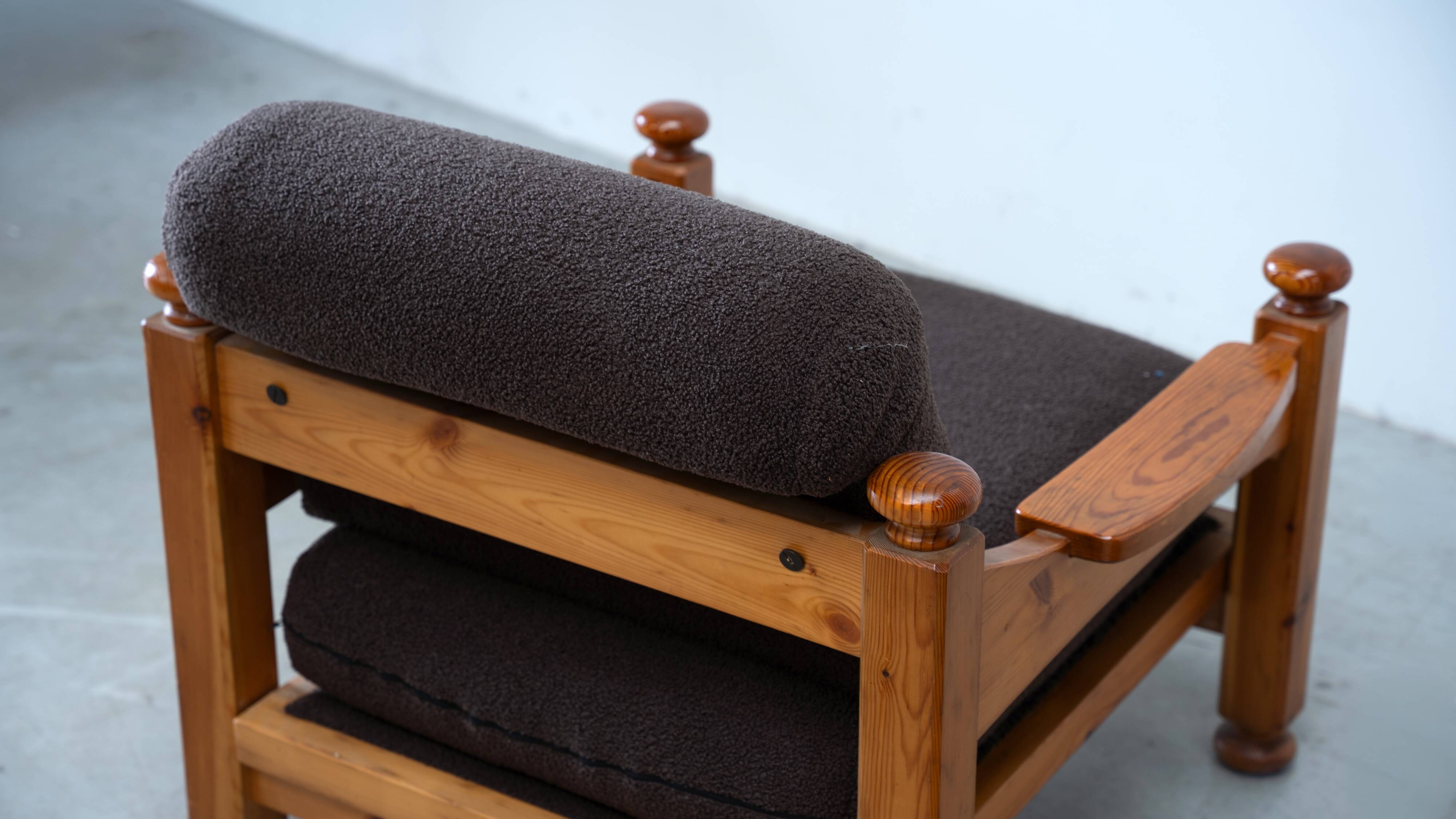 Set of two pine lounge chairs