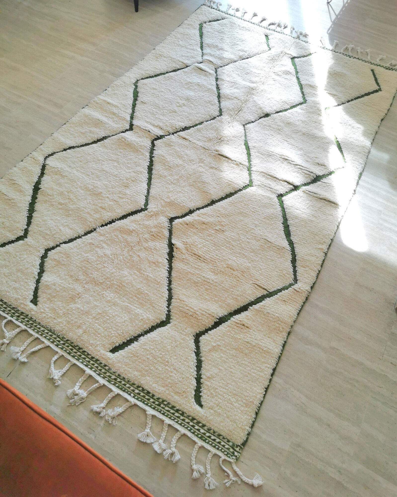 Magnificent Berber carpet Béni Ouarain green and white with diamonds and braided border