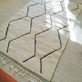 Magnificent Berber carpet Béni Ouarain green and white with diamonds and braided border