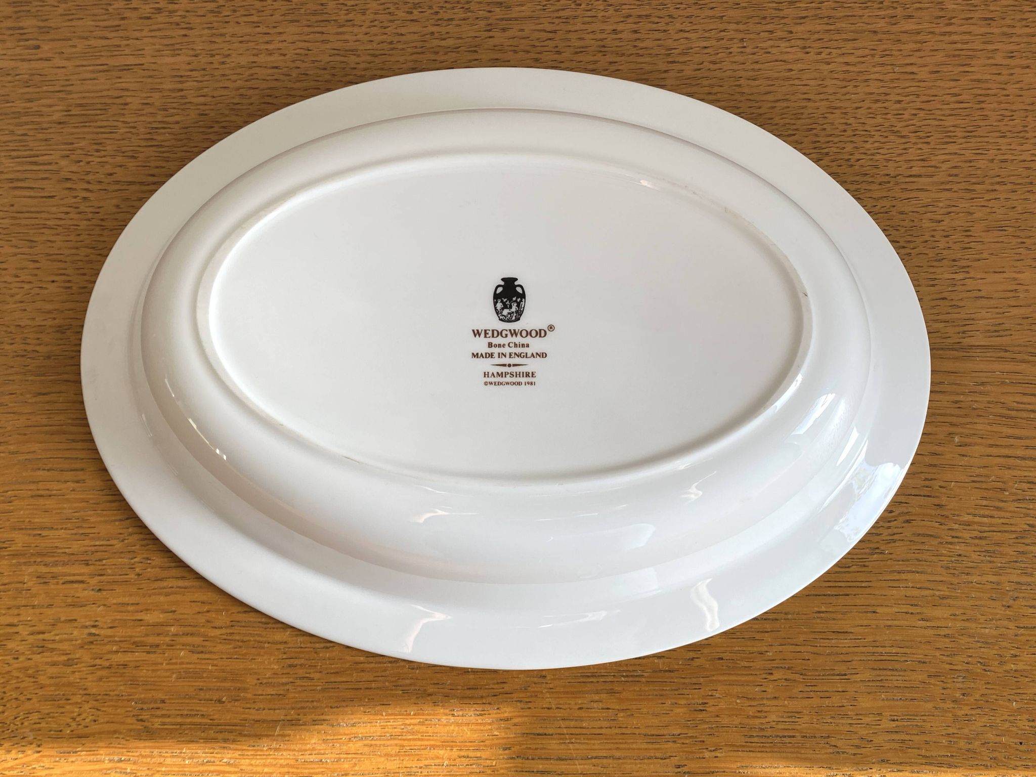 Wedgwood English porcelain serving dish / vegetable dish, Hampshire decor