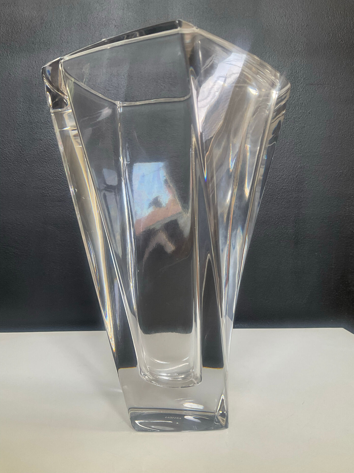 Asymmetrical crystal vase from Sèvres, 1970s.