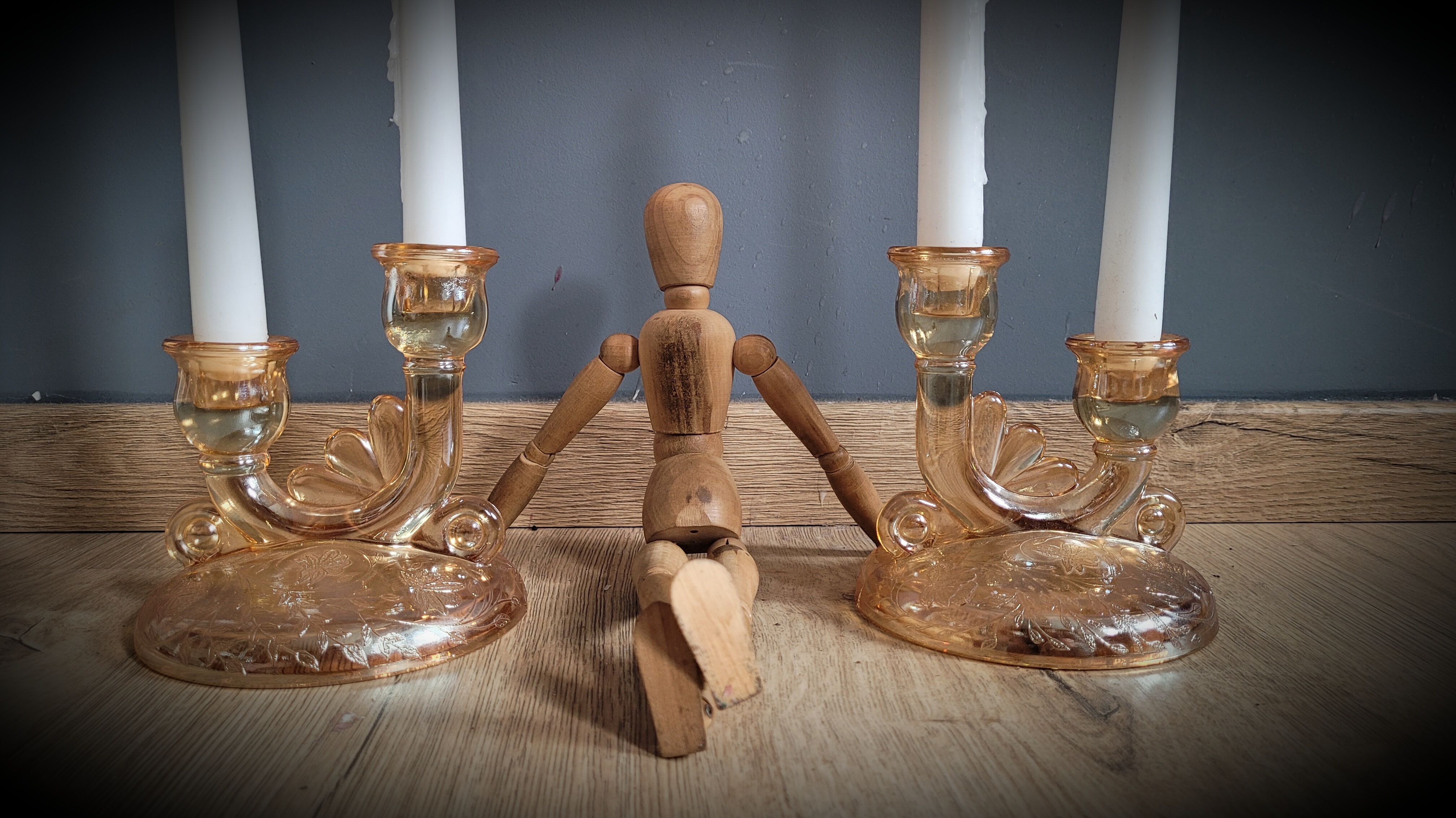 DuO pink glass candle holders