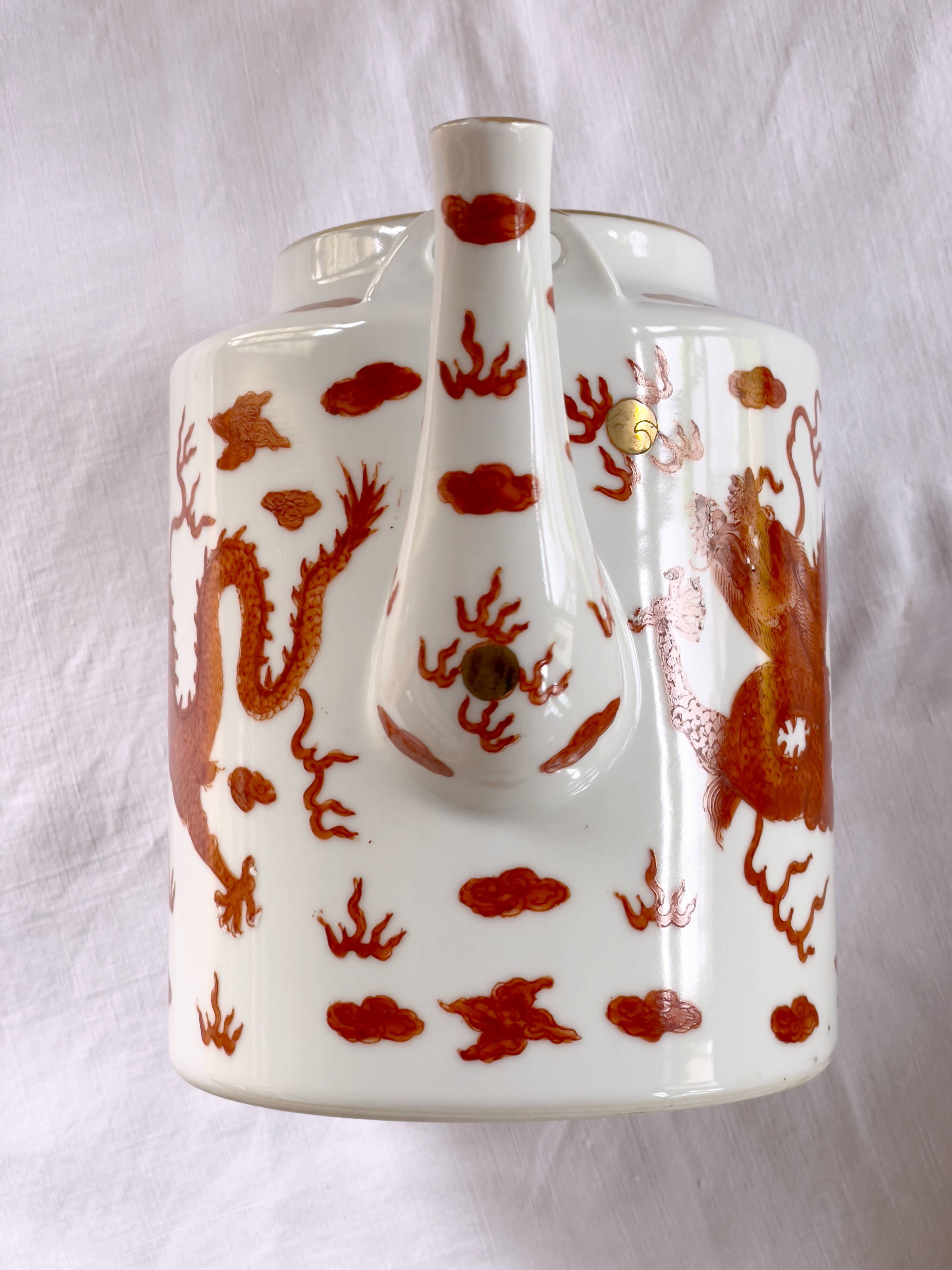 Teapot decorated with 2 dragons Republic 1912-1949 China