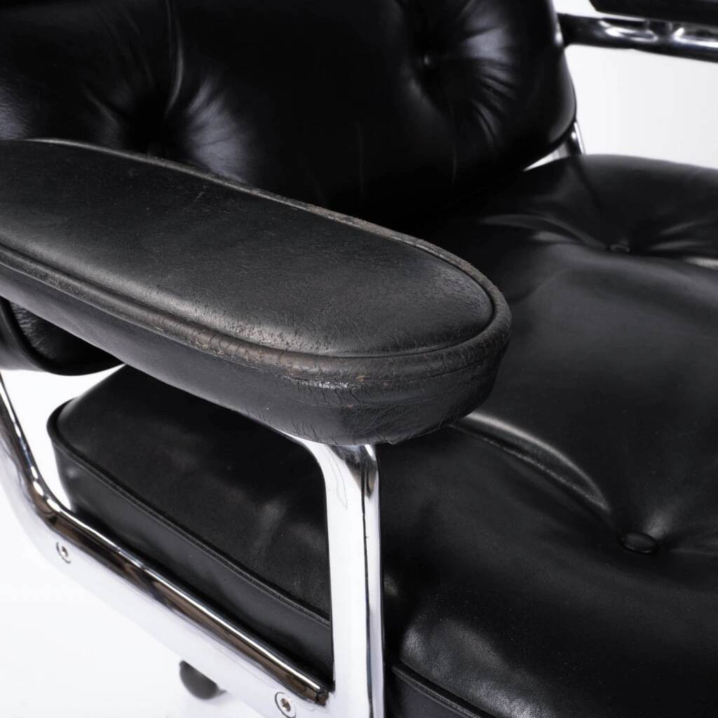 Lobby Chair by Vitra in 1984, design by Charles and Ray Eames.
