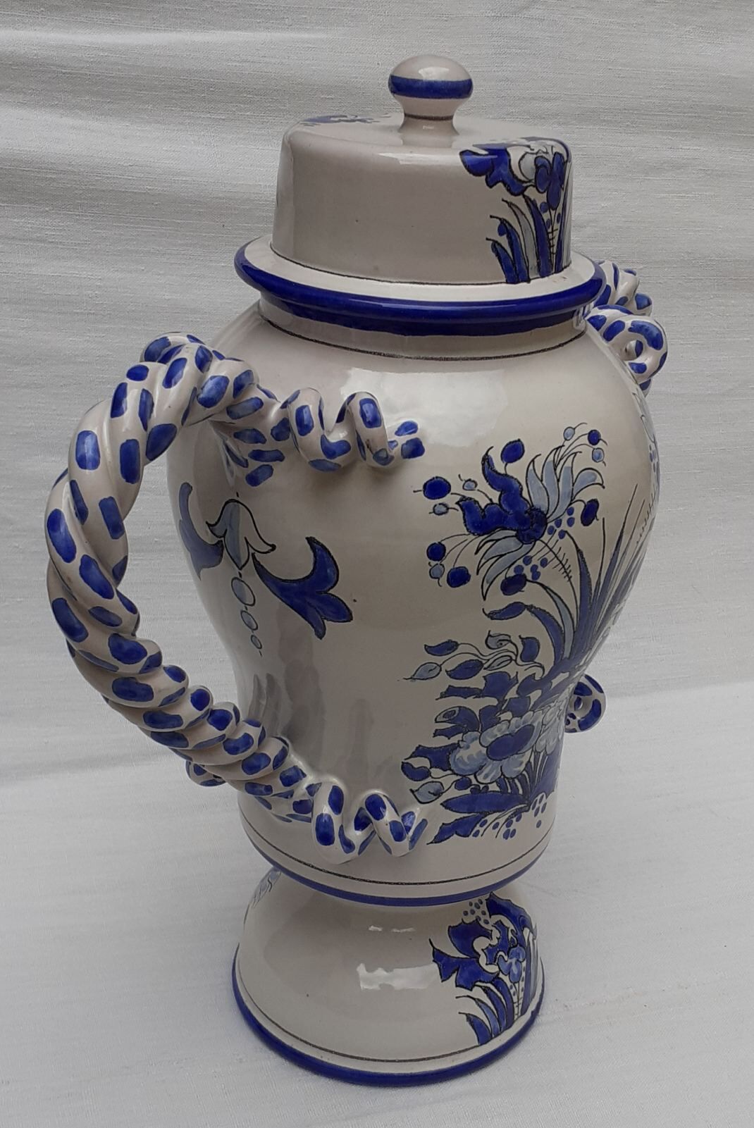 Covered pot in earthenware