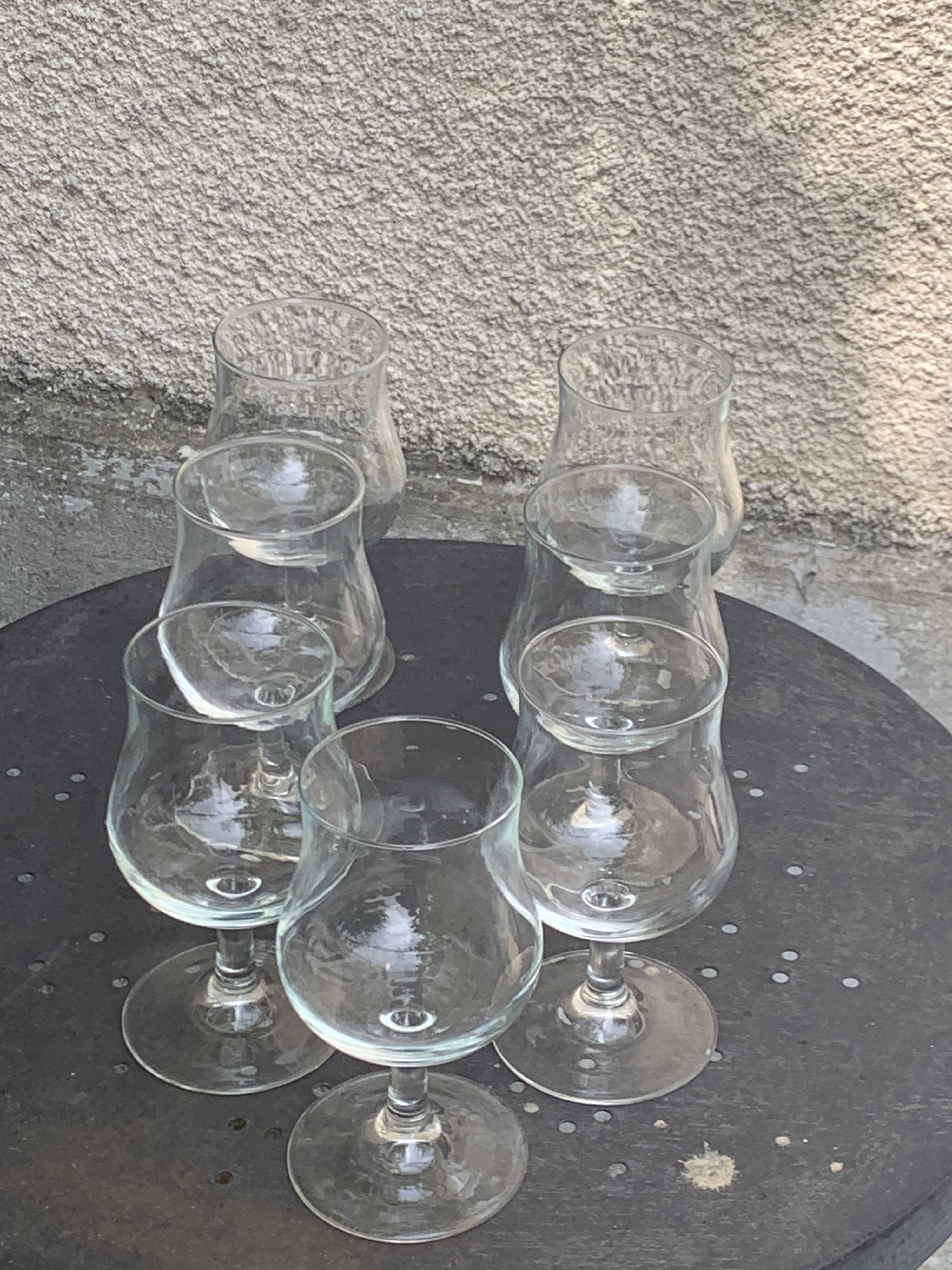 Set of 7 large Luminarc France wine glasses in transparent glass on a stem