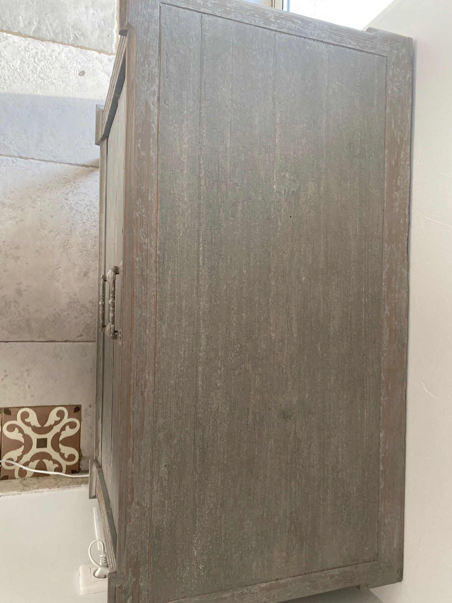 Loaf chest of drawers