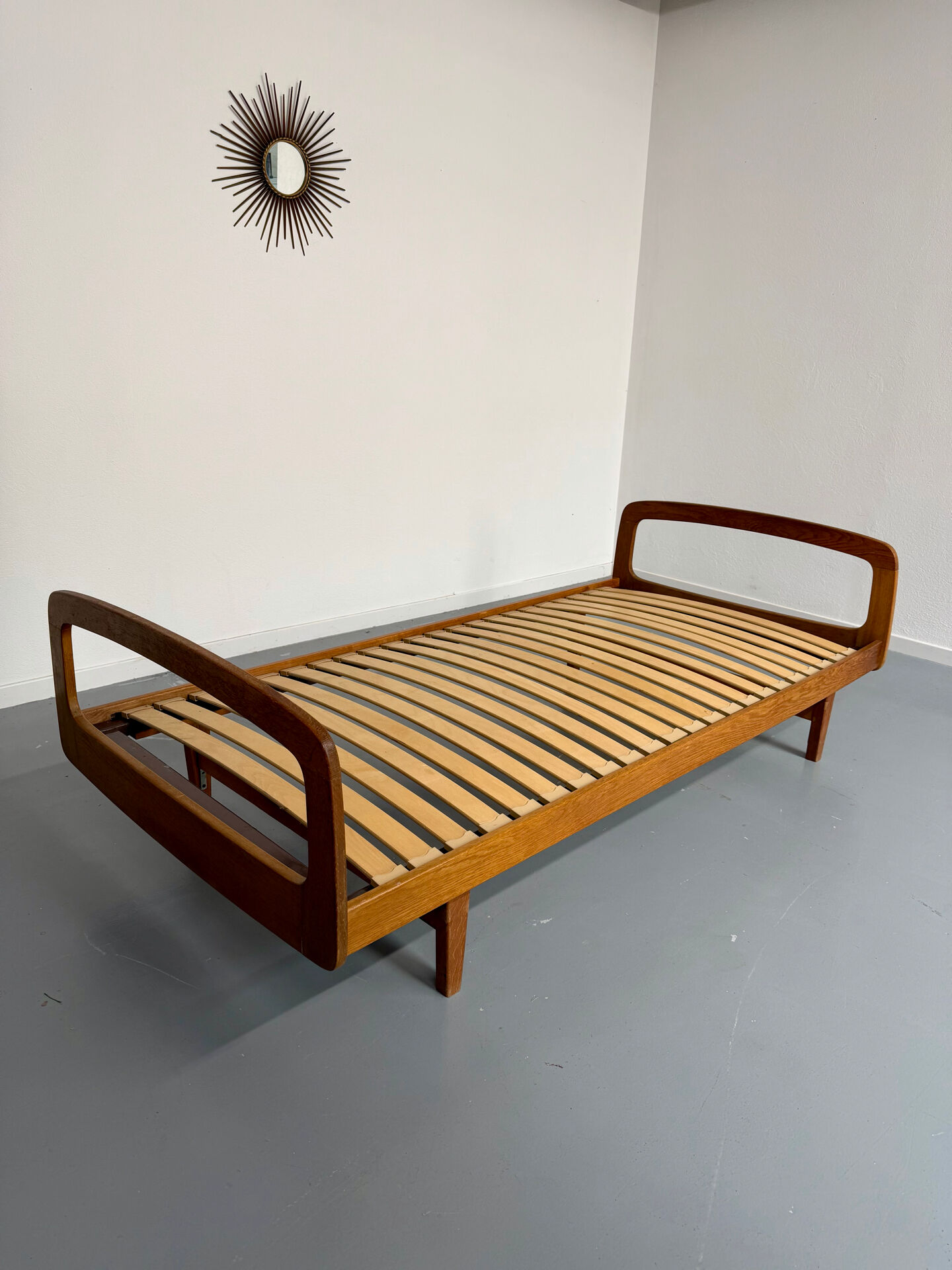 Ancien Lit daybed design Jacques Hauville pour BEMA 1950