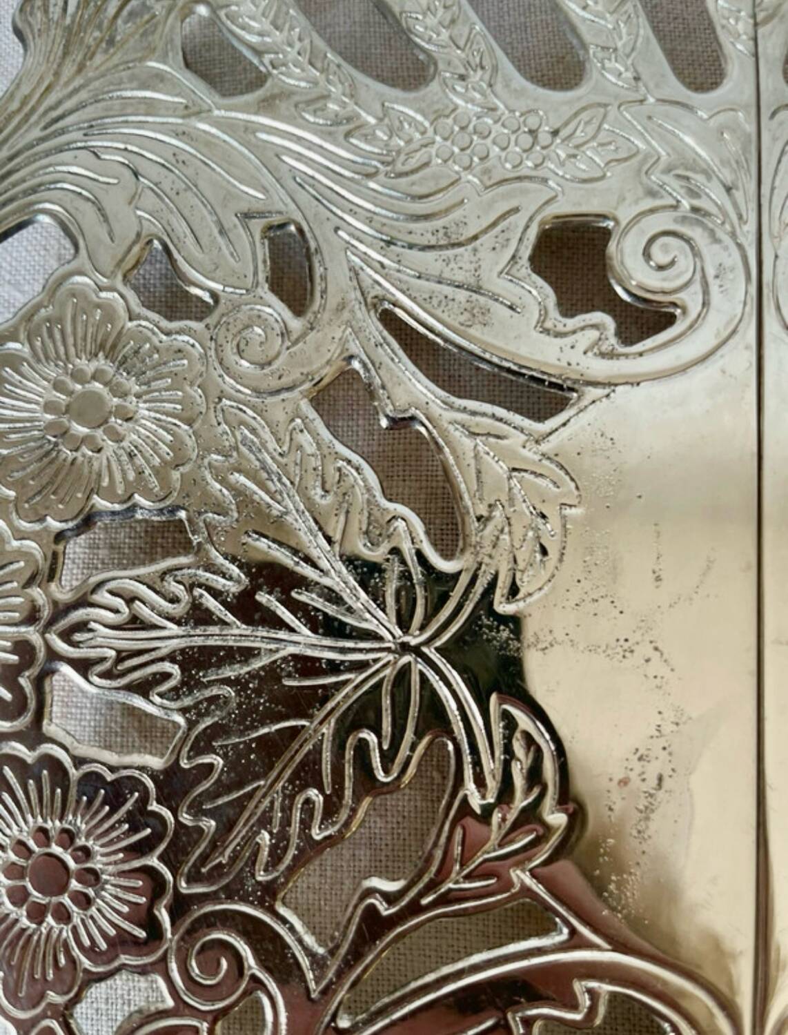 Antique vintage expandable trivet