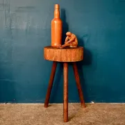 Rustic tripod stool in solid wood, 1950s brutalist style.