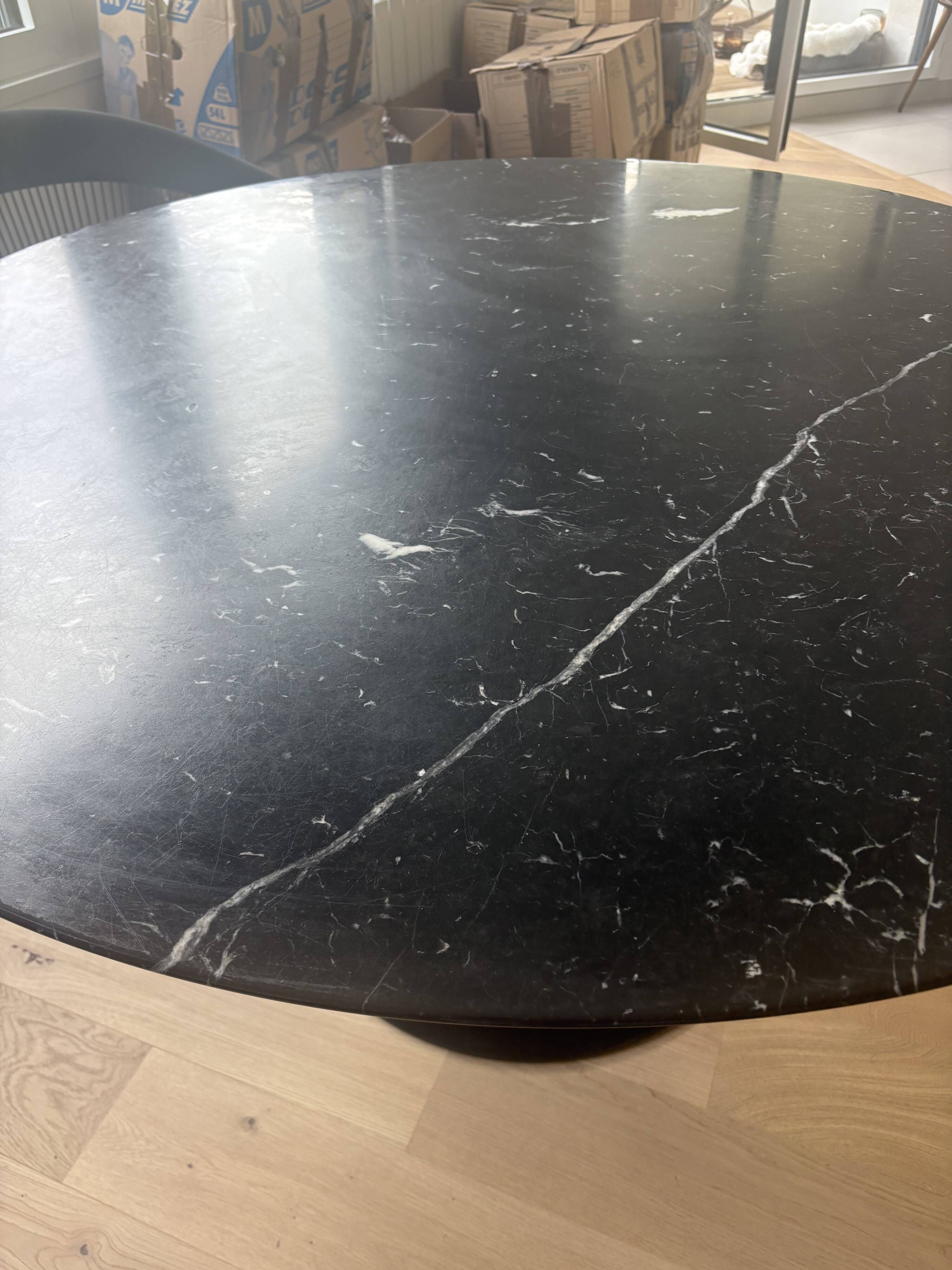 Sarrinen Tulip Table Ronde