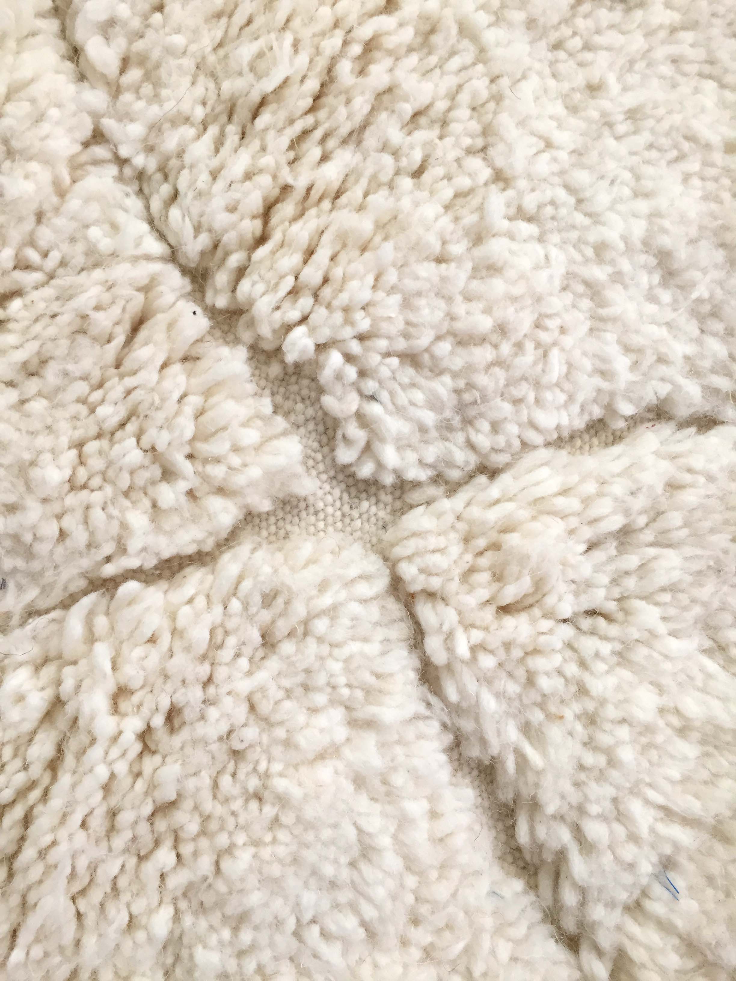 Moroccan Berber carpet blessed ouarain ecru plain with engraved diamonds 148x96cm