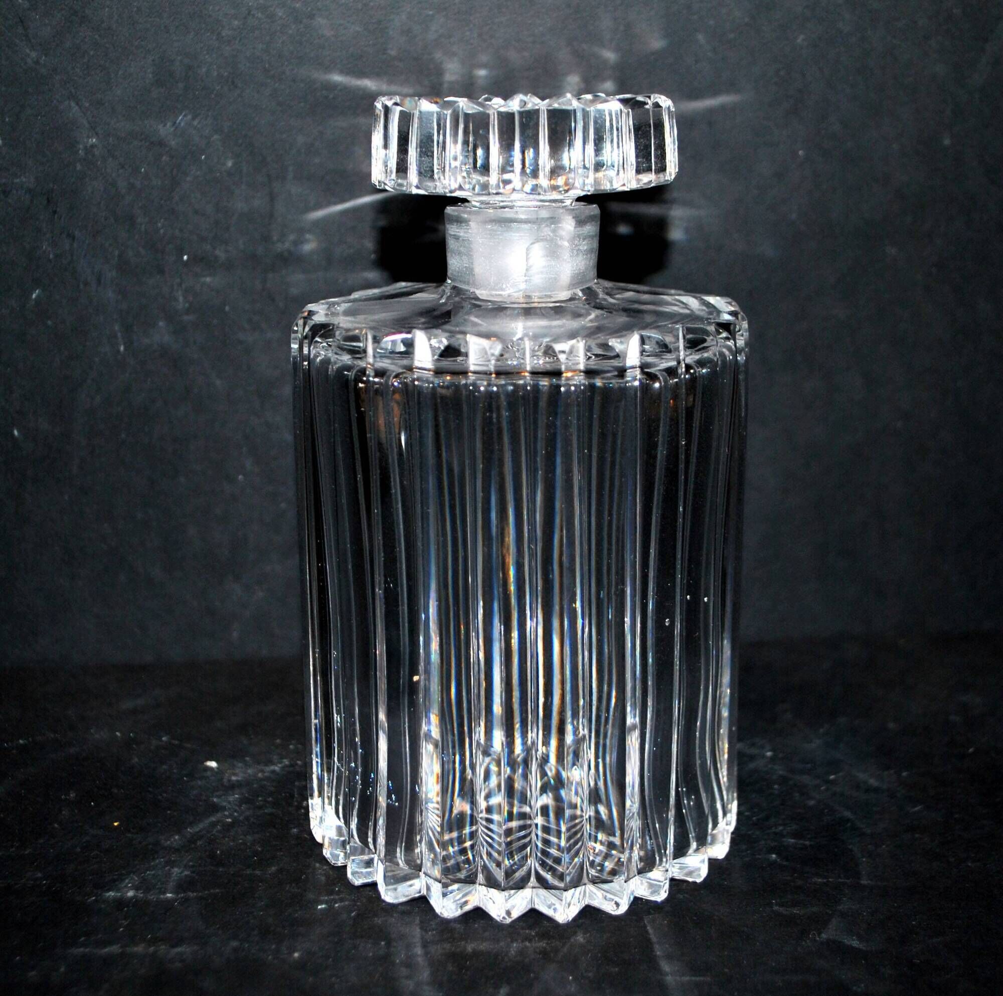 Whiskey bottle decanter in crystal cut in full fluted beveled deep Baccarat or Saint-Louis?