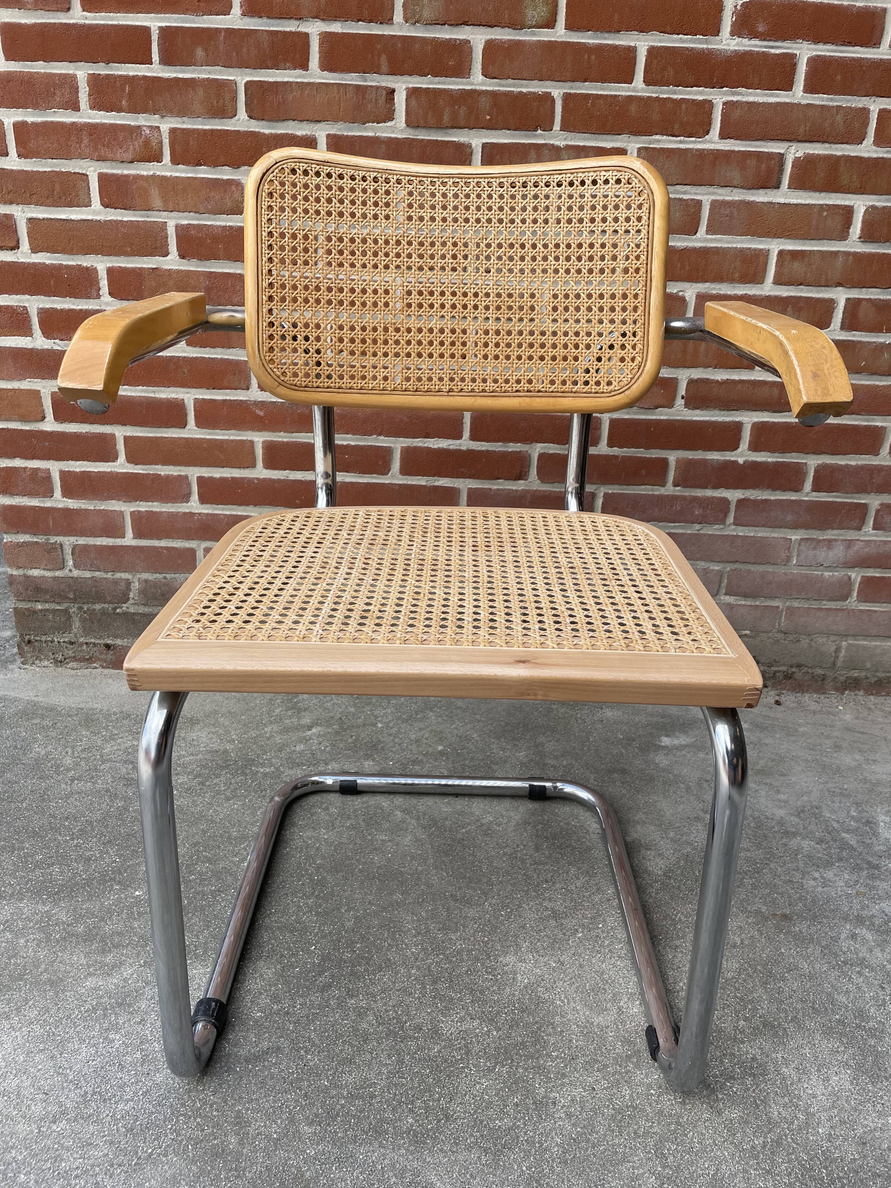 Cesca chair B64 with armrests by Marcel Breuer Design