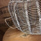 Ancien panier à oeufs en fil de fer et mailles