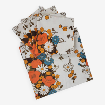 Flowers Vintage tablecloth and napkins