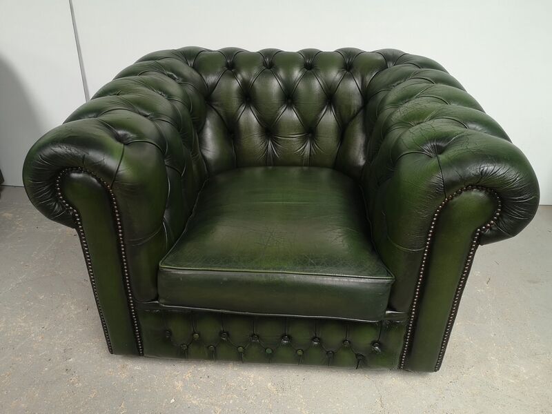 Armchair chesterfield English green leather