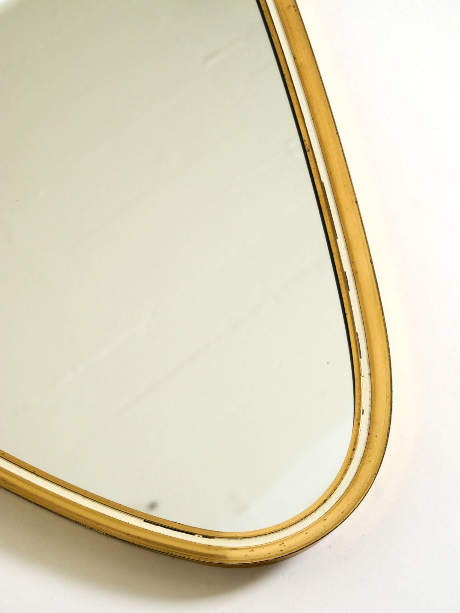 Heavy mid-century brass kidney-shaped wall mirror from Münchner Zierspiegel