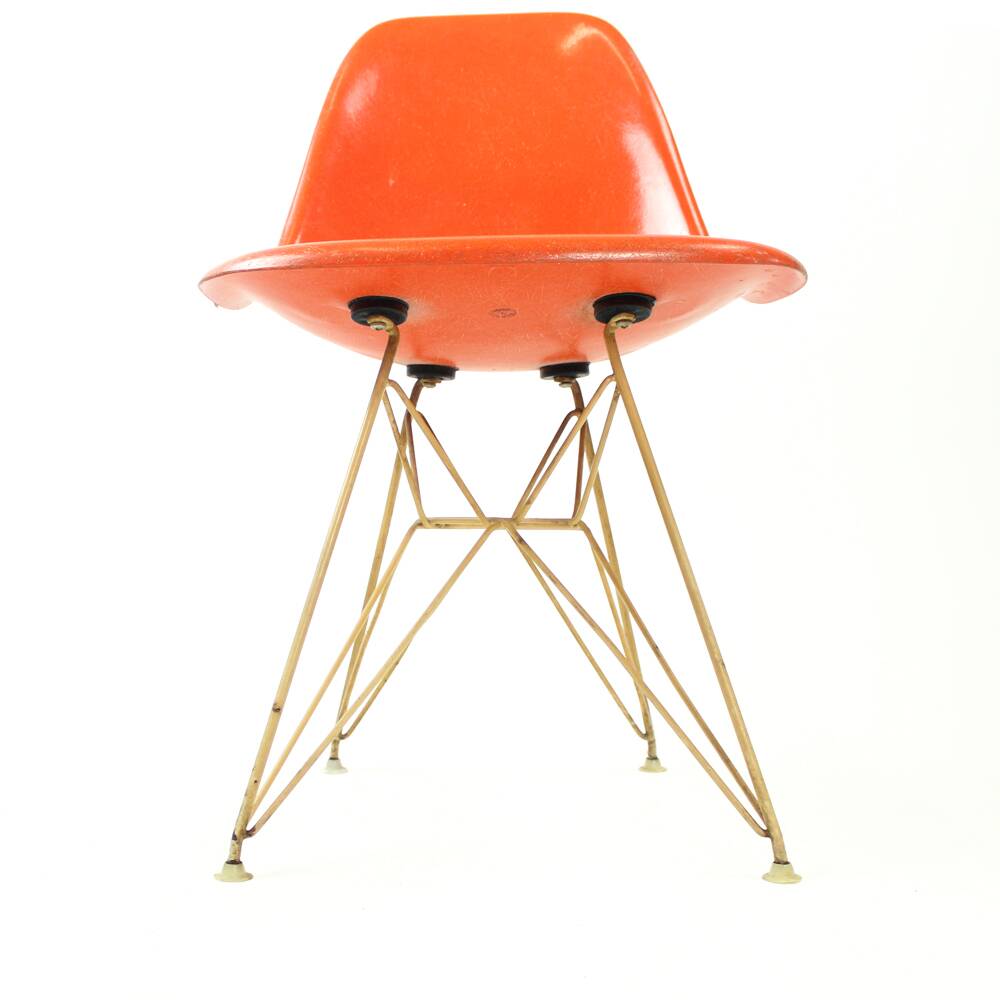 Chaise à piètement Eiffel orange par Charles et Ray Eames pour Herman Miller, années 1960