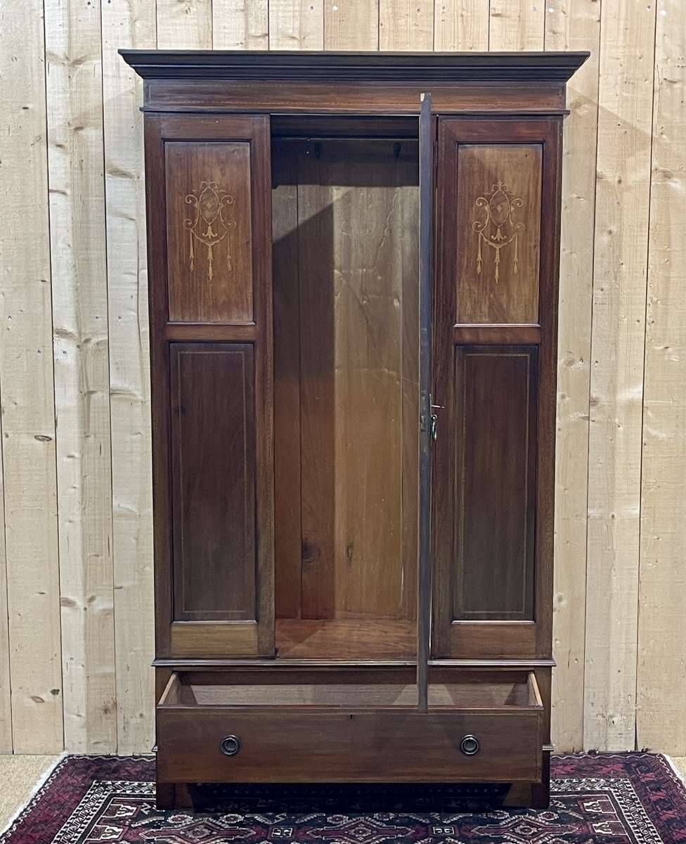 Early 20th century English wardrobe in mahogany