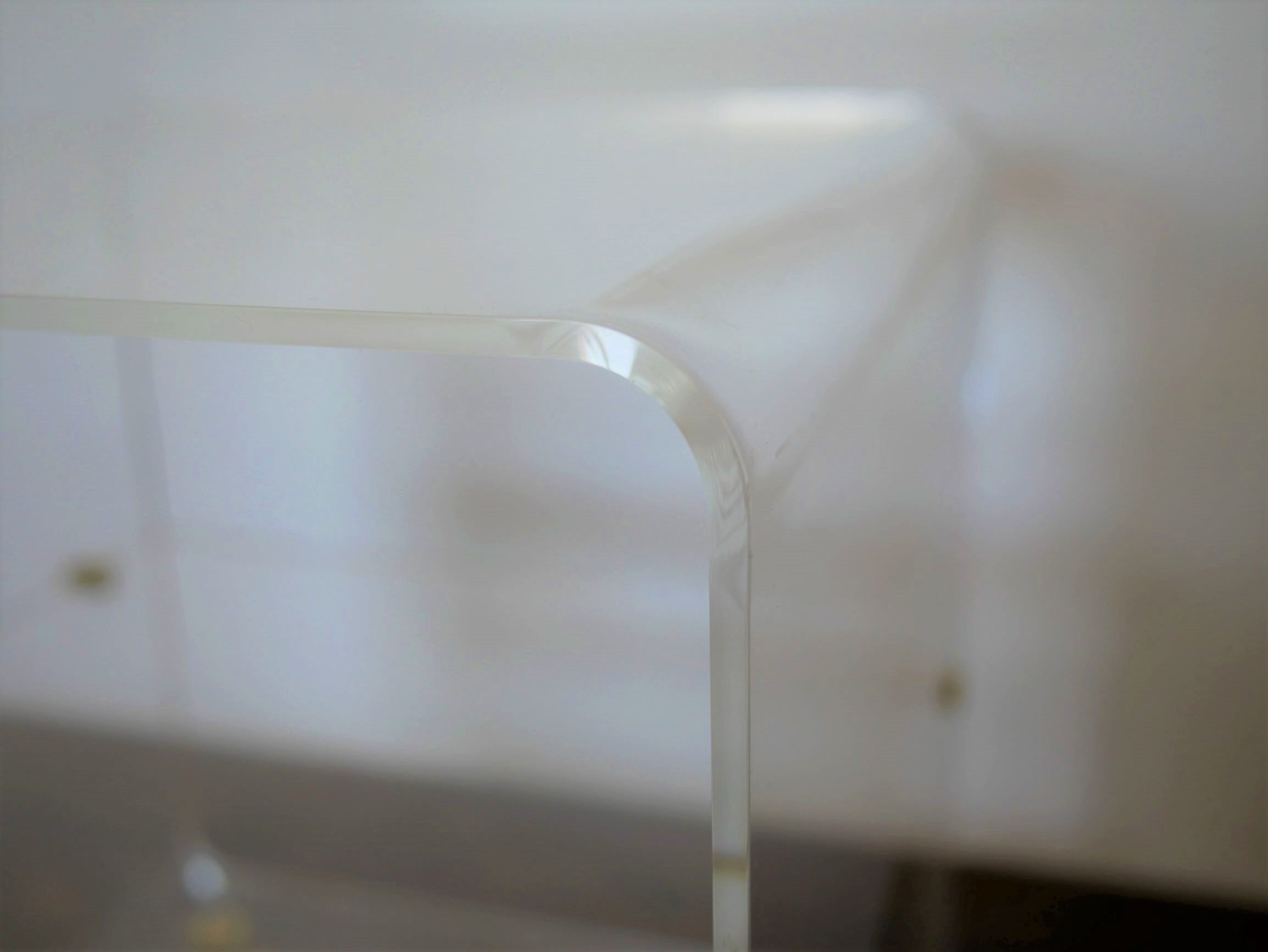 Table basse en plexiglas par M.Dumas pour Roche Bobois années 70