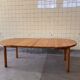Table à manger ronde extensible en pin par Furusnickarn AB