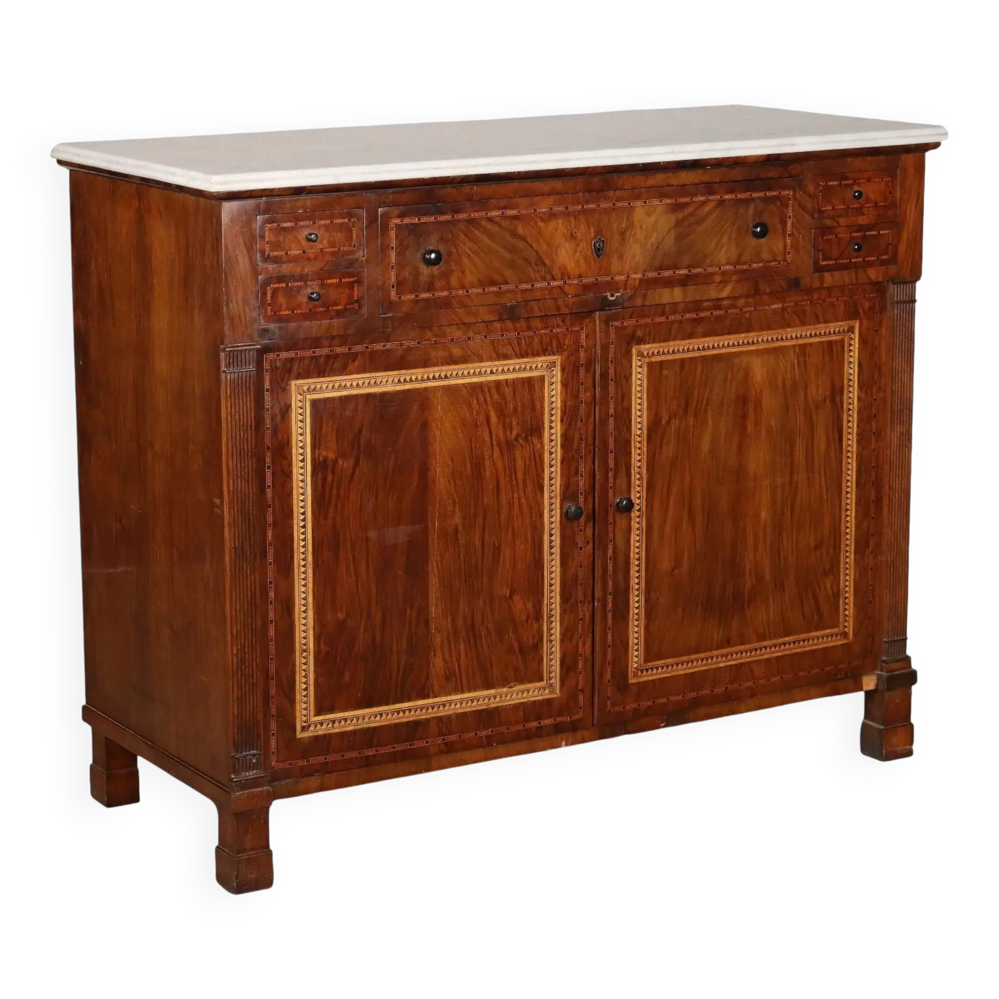 Antique buffet in Eastern European walnut, 19th century.