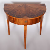 Table d’appoint en noyer Biedermeier restaurée, polonaise relancée, Tchéquie, années 1820