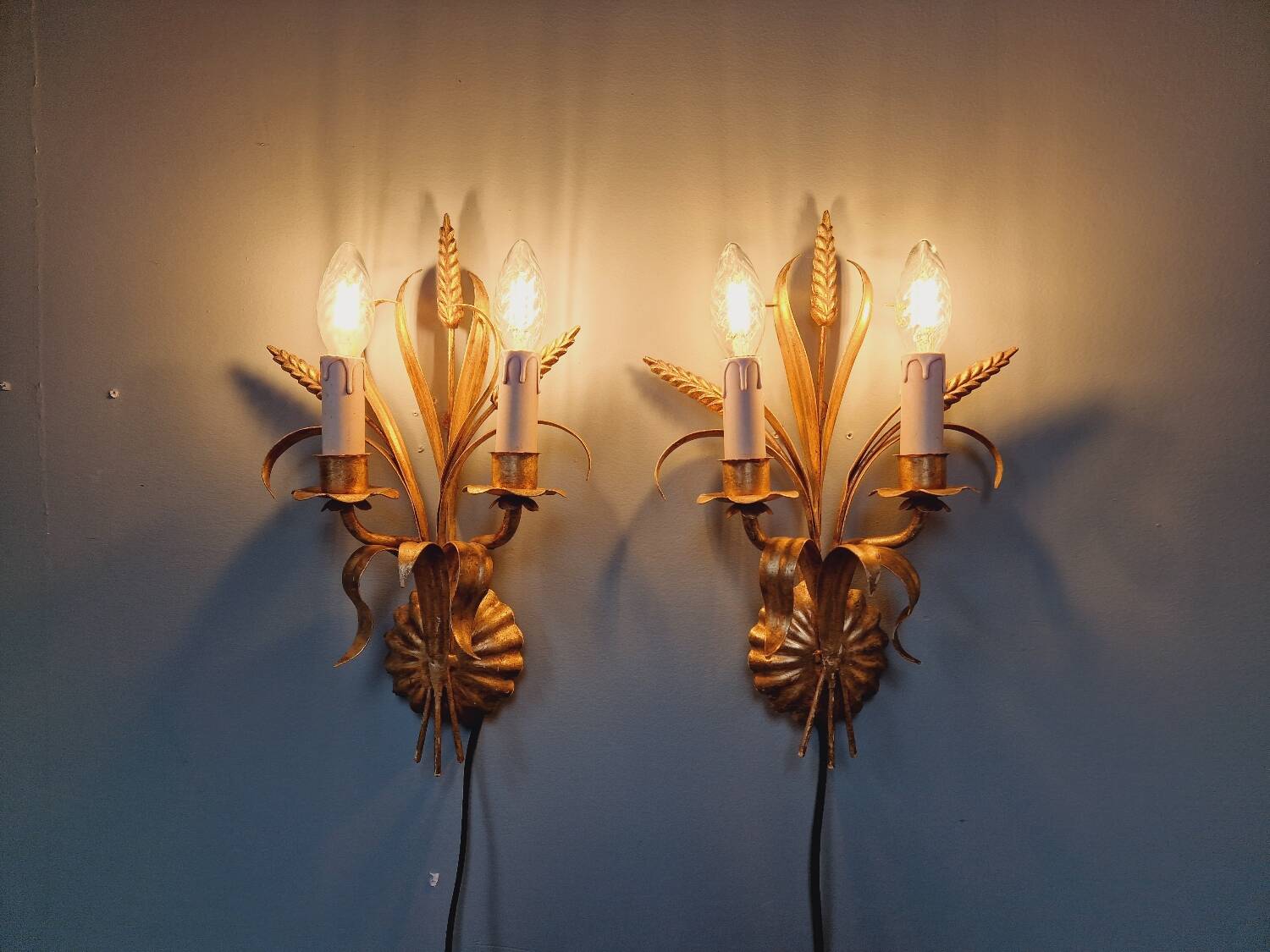 Pair of Italian wall sconces in gilded metal