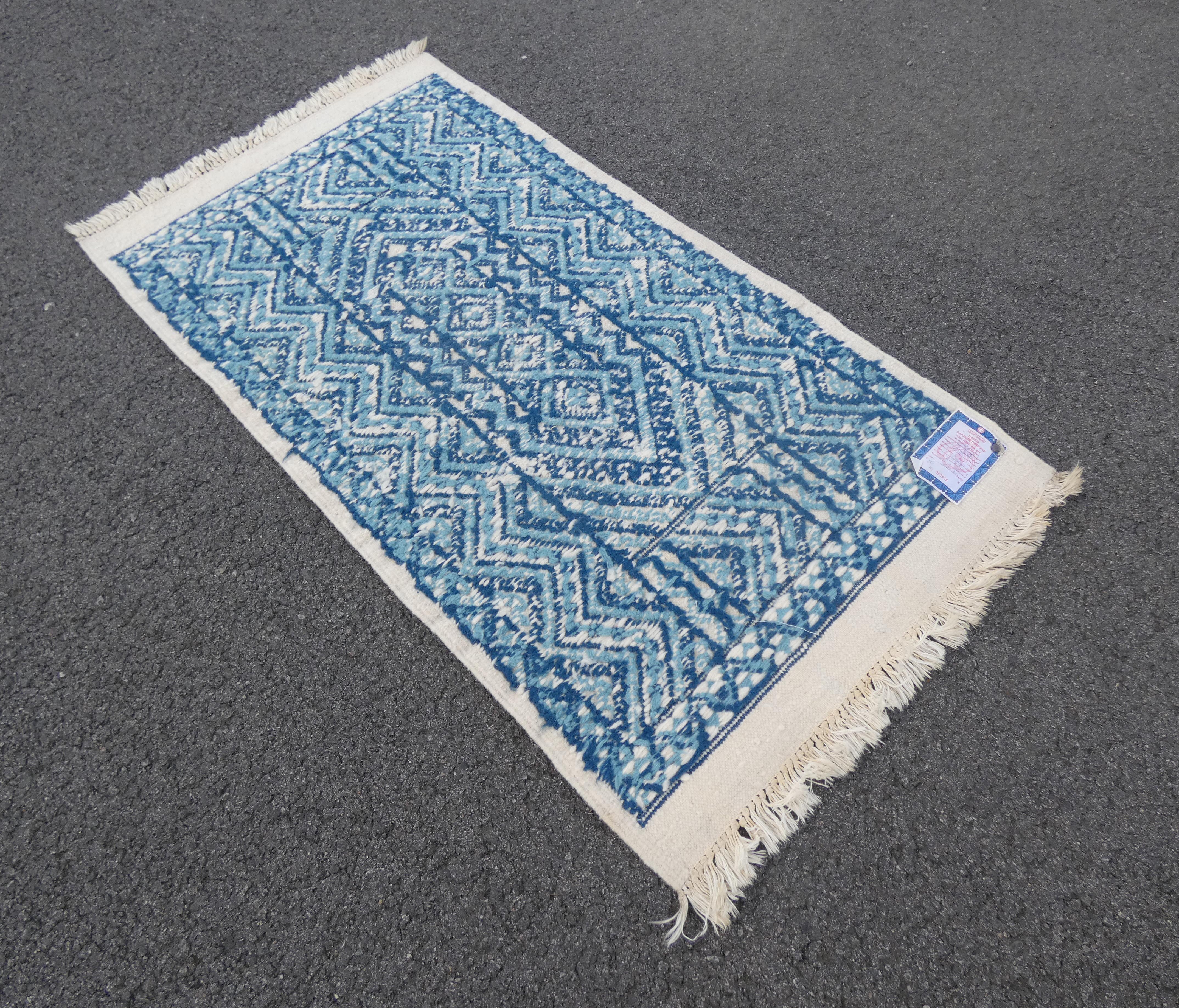 Oriental carpet 138 cm x 70 cm