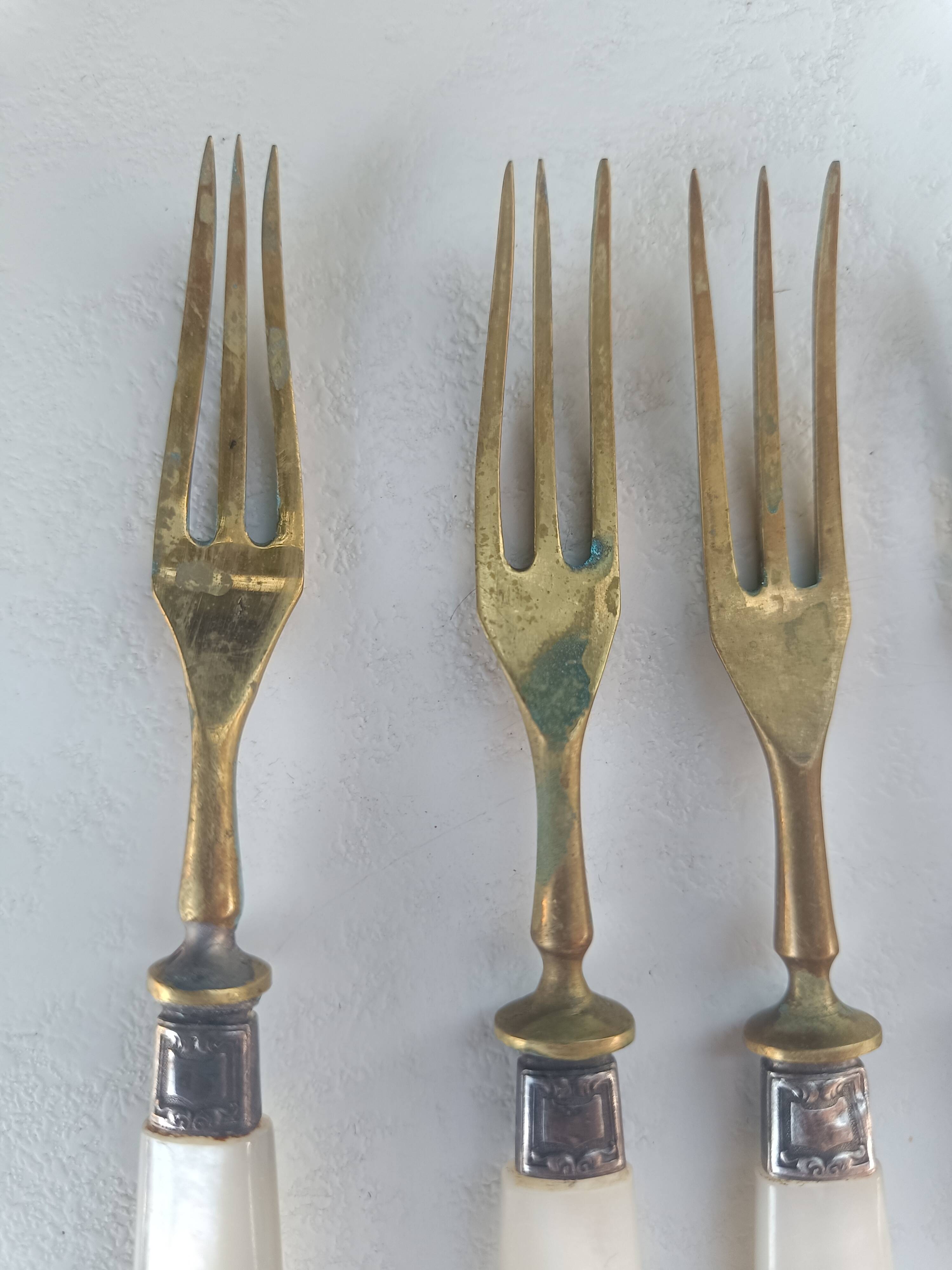 Set of dessert forks