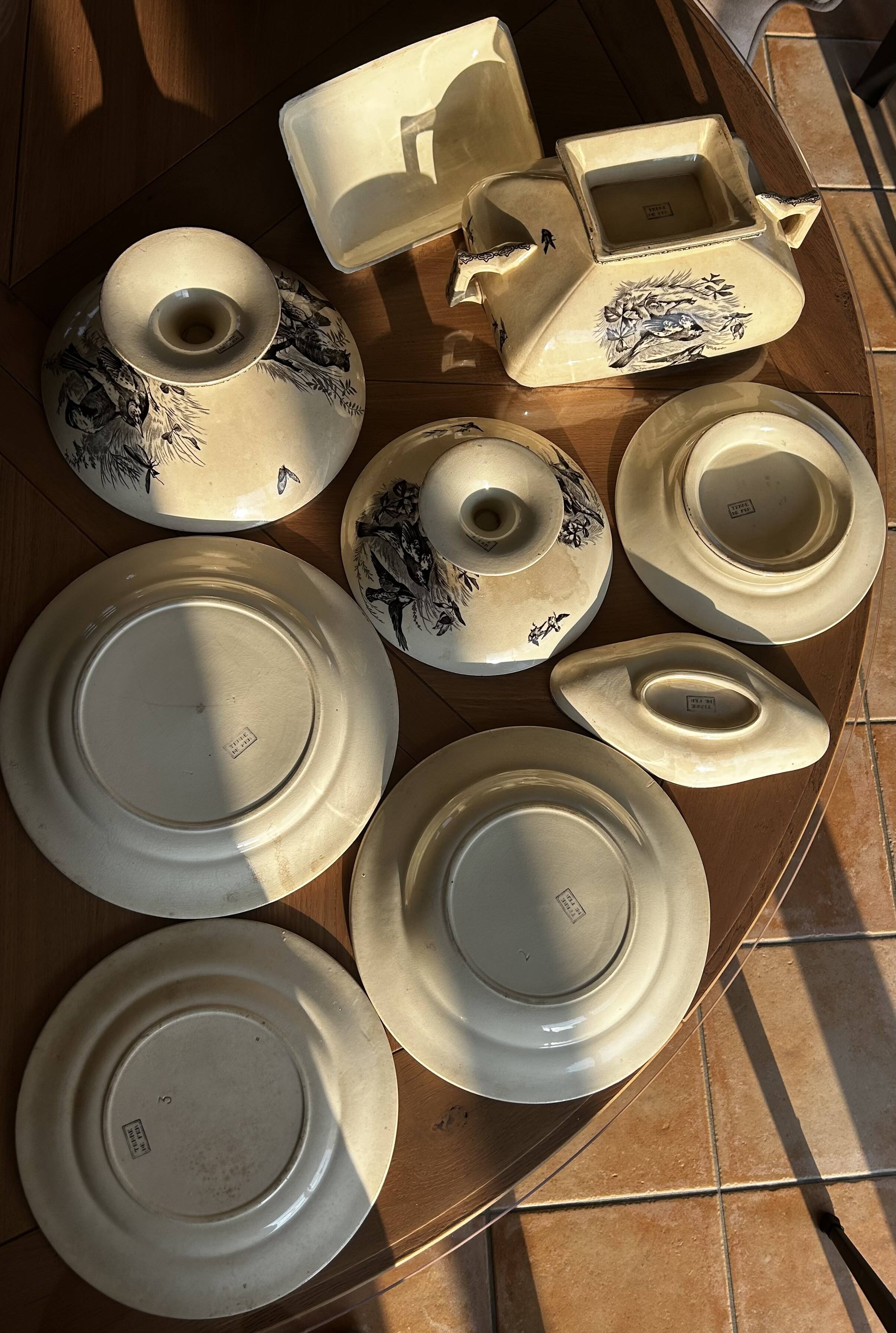 Clairefontaine tableware service, earthenware with bird decoration.