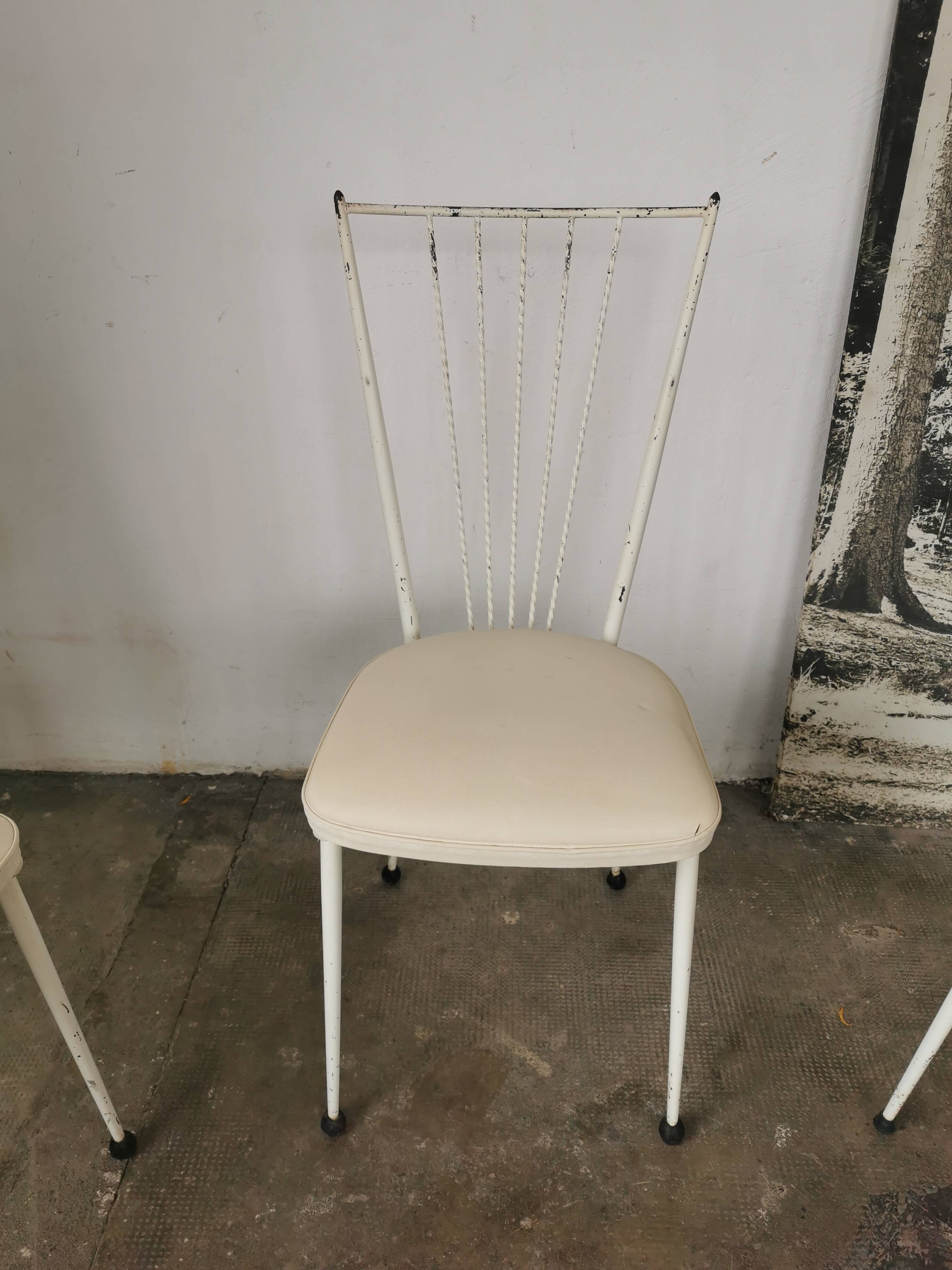 Set of 4 vintage chairs in metal and Skai