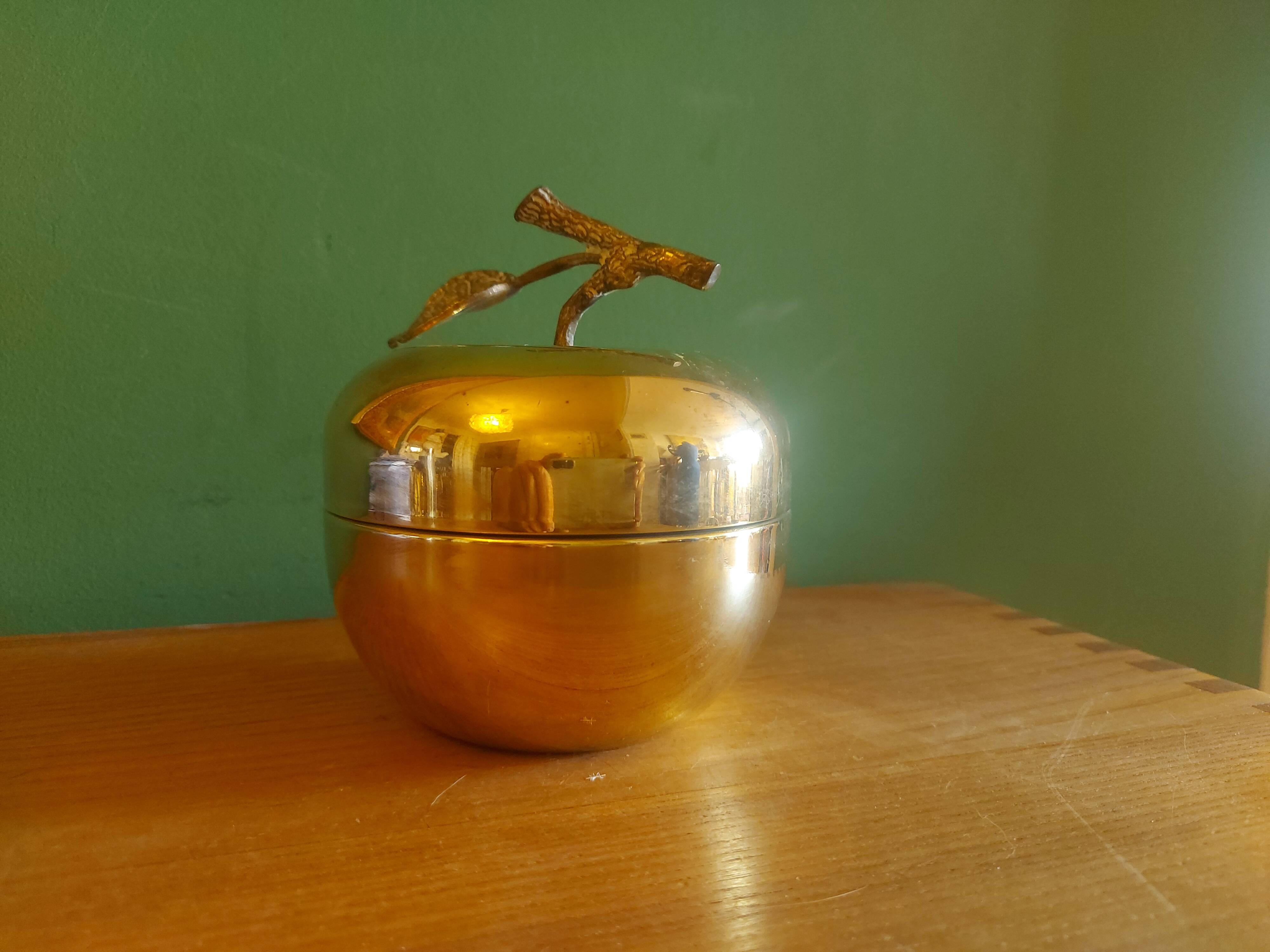 Apple-shaped brass tidy