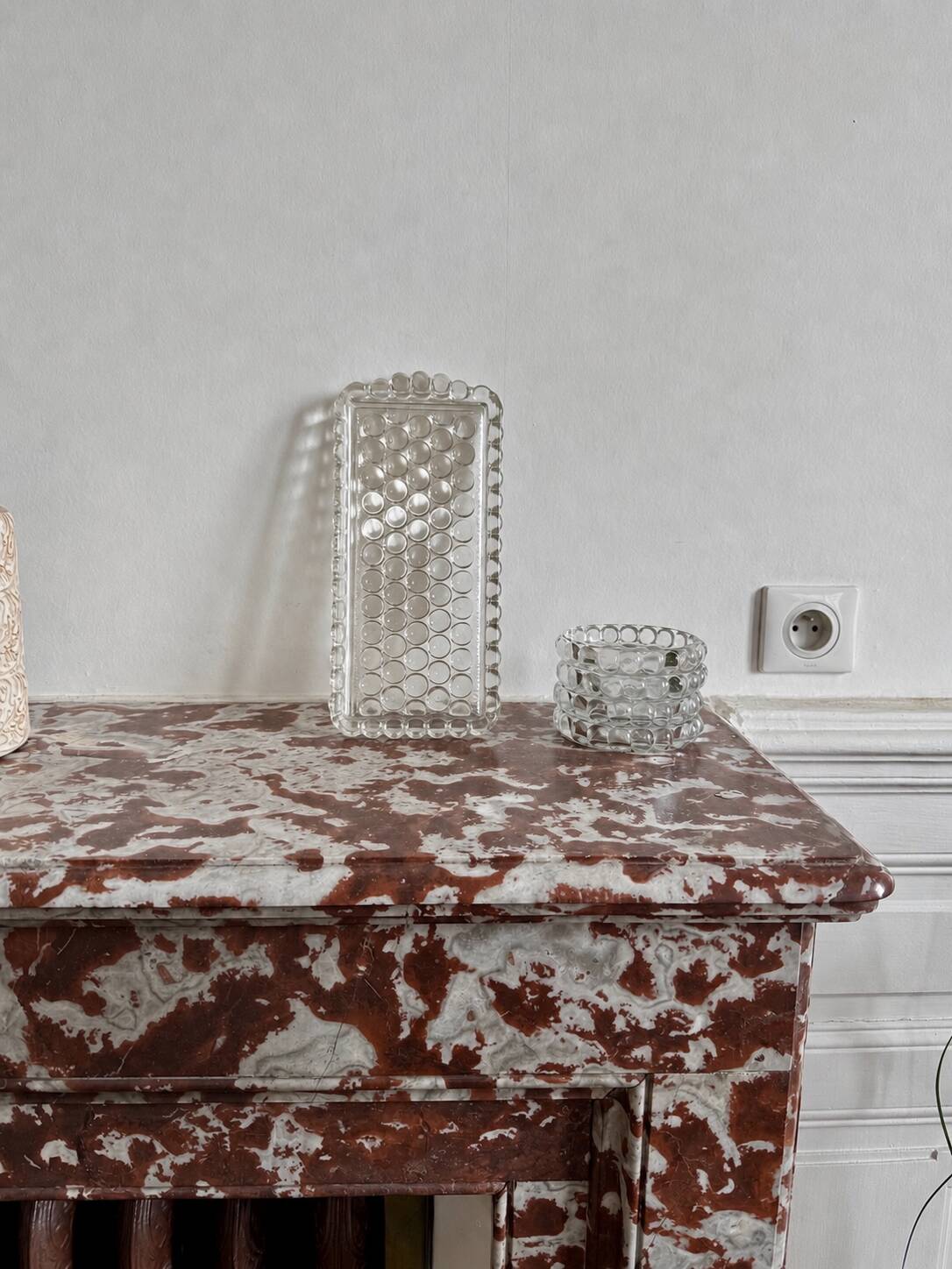 Textured bubble glass table service
