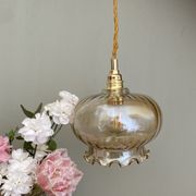 Suspension globe vintage en verre ambré