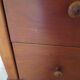 Elégante commode  en merisier – 3 tiroirs –Années 80