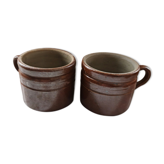 2 muggs in dark brown gres