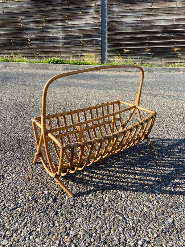 Porte revue en rotin