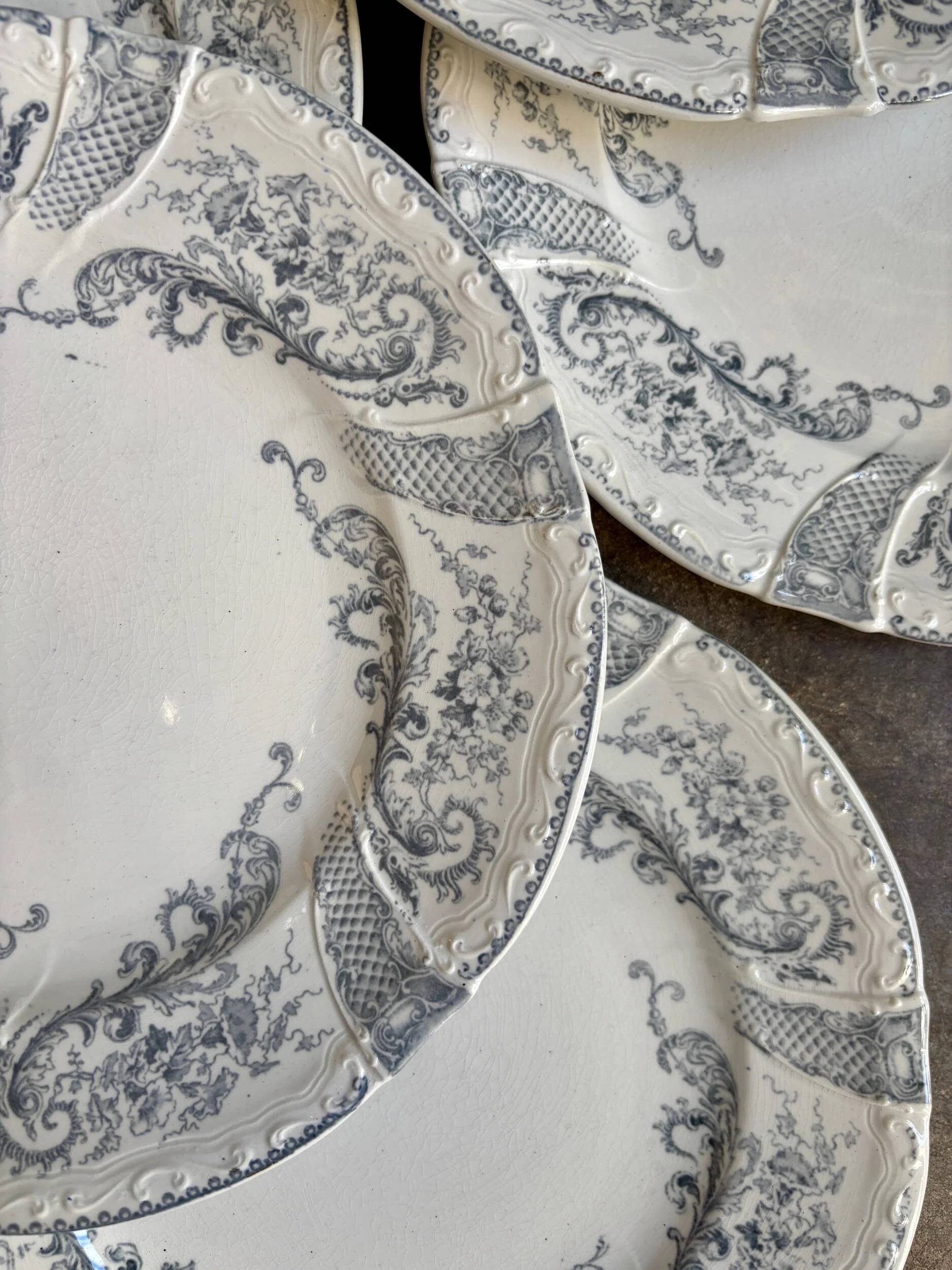 6 dessert plates Longwy in white and grey ironstone, "Saint Cloud" service.