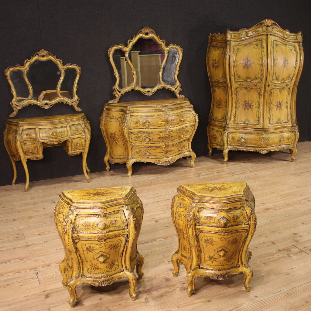 Pair of bedside tables in Venetian style from the 60s