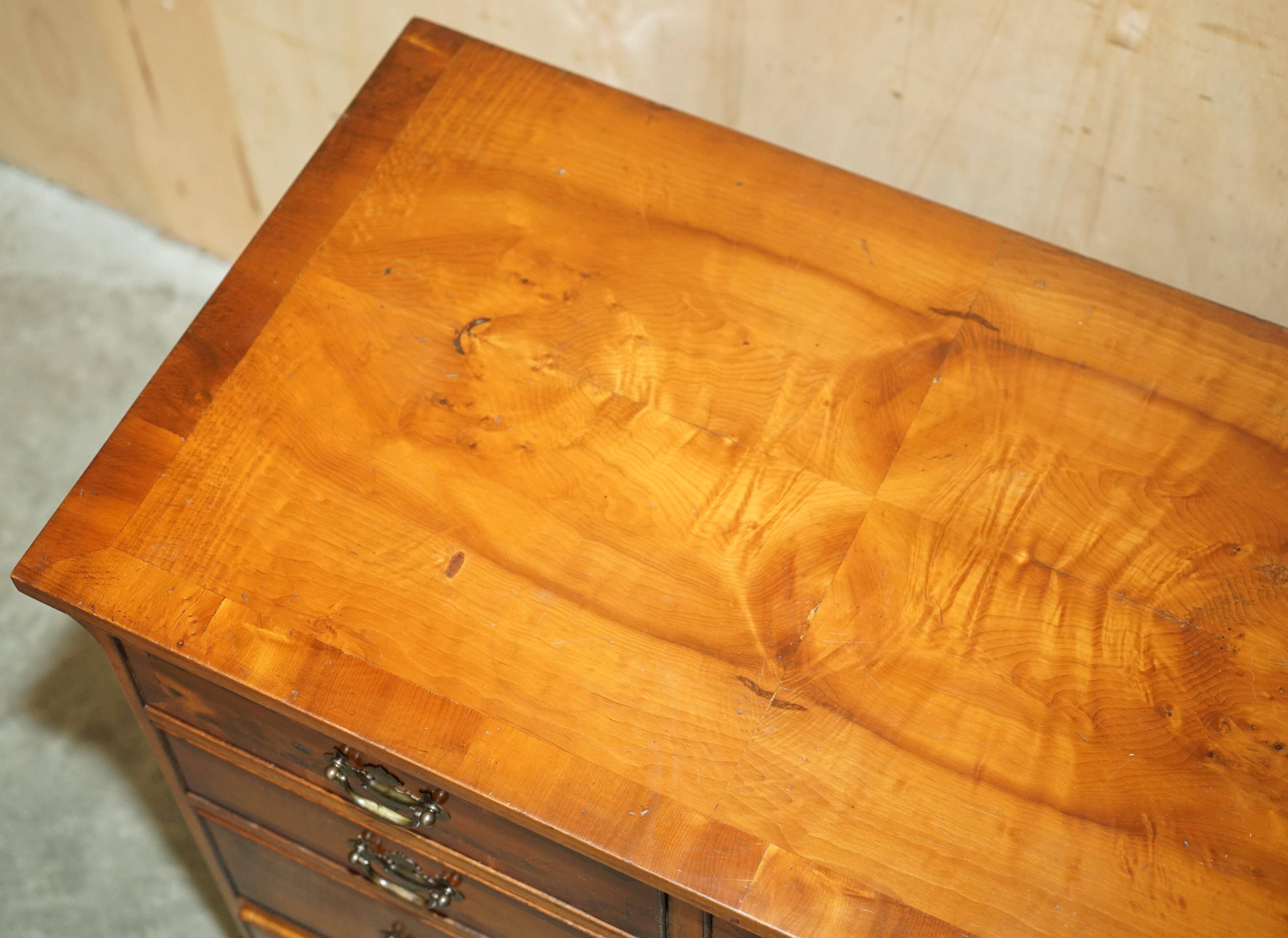 Georgian commode in yew wood with burr and burl grain, medium size.
