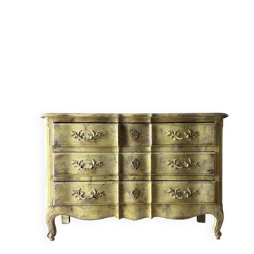 Distressed chest of drawers