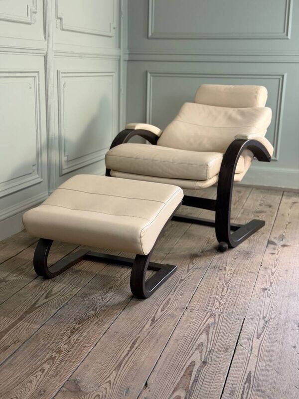 Fauteuil Nelo et son repose-pieds en cuir, åke Fribyter pour Roche Bobois, vers 1980