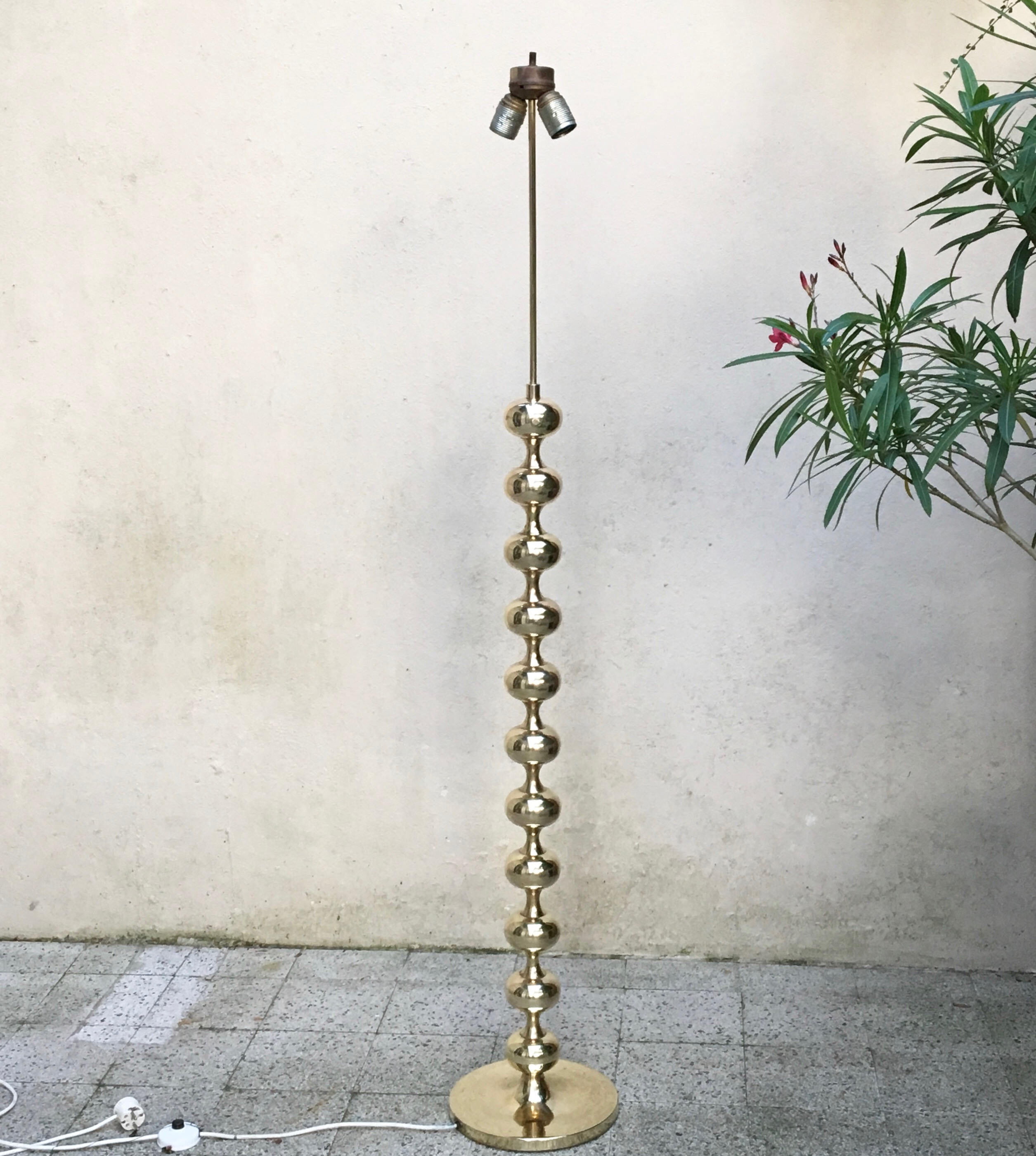 Vintage floor lamp in brass balls