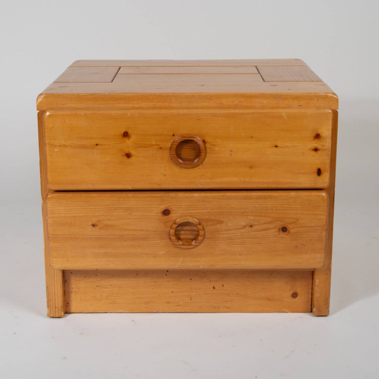 Meuble de rangement, chevet par Charlotte Perriand pour Les Arcs, 1960