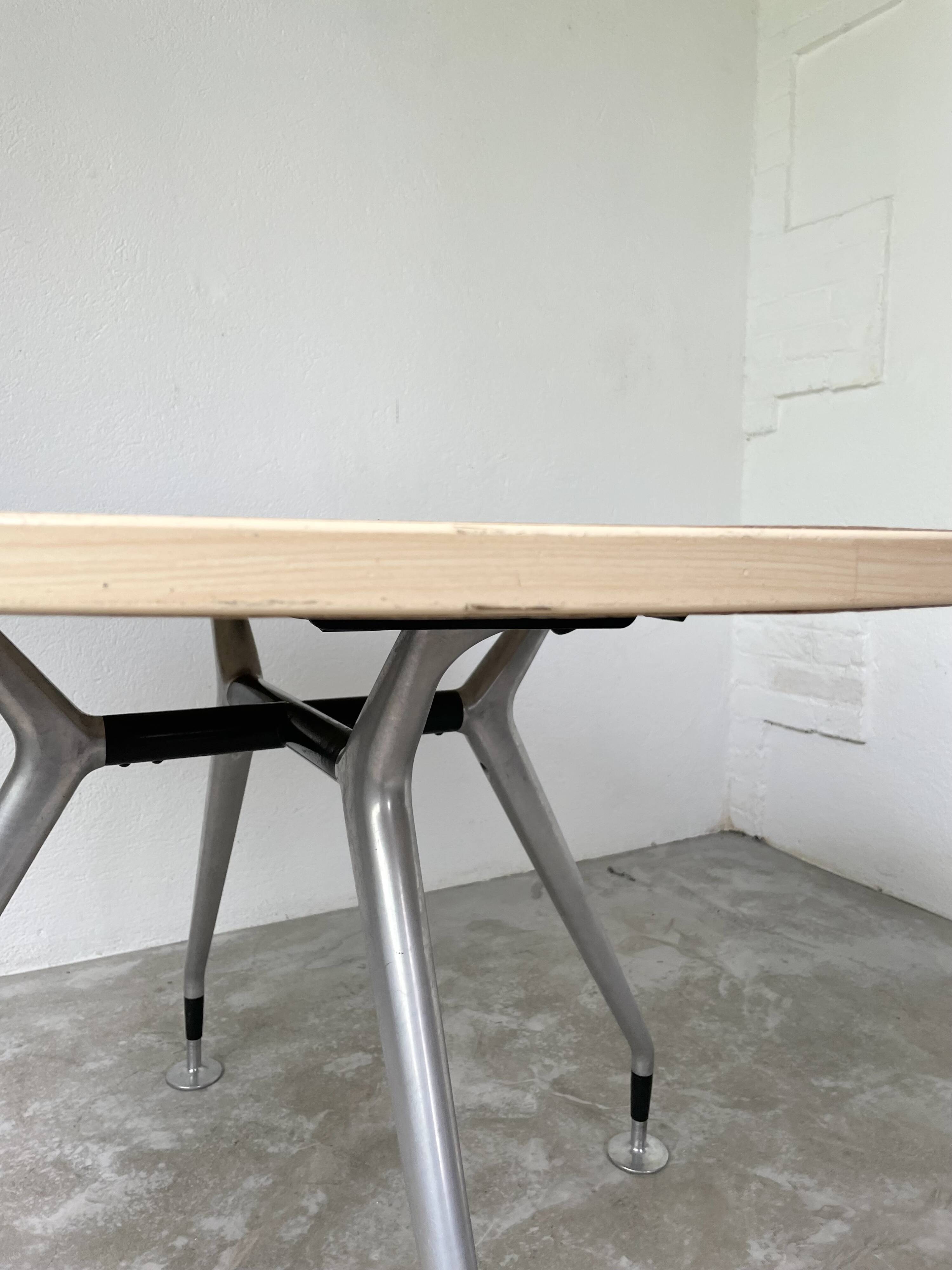 Tecno Nomos Round Table Brushed Metal