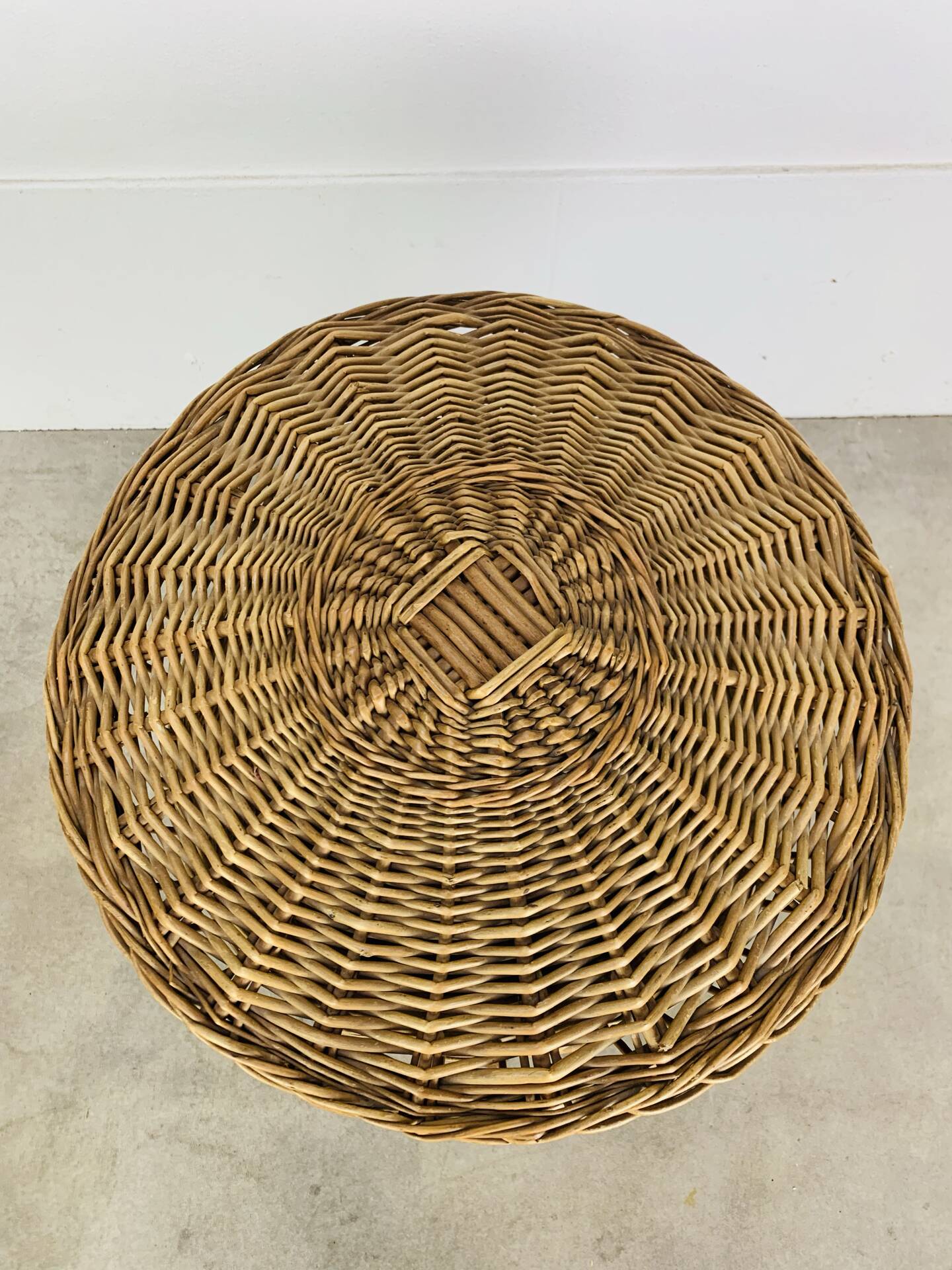 Tripod rattan basket, club feet, 1960s