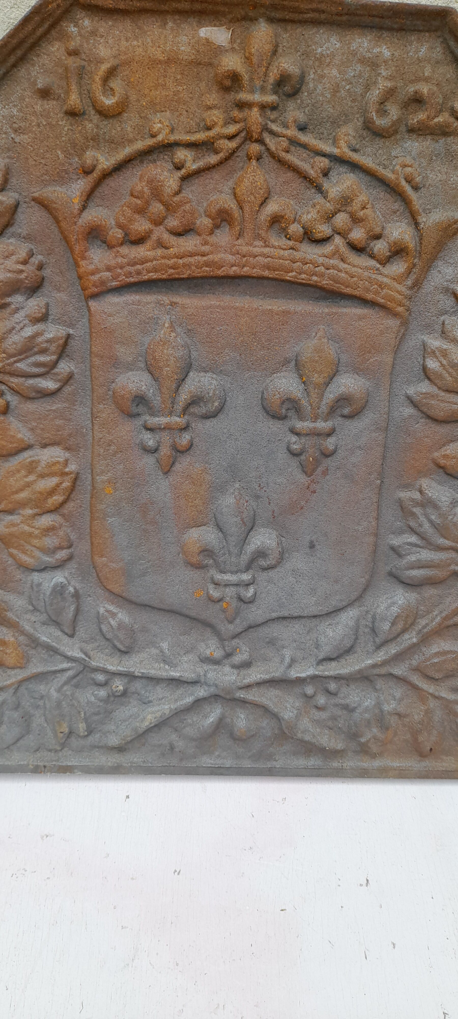 Cast iron fireplace plate fleur de lys art foundry never laid