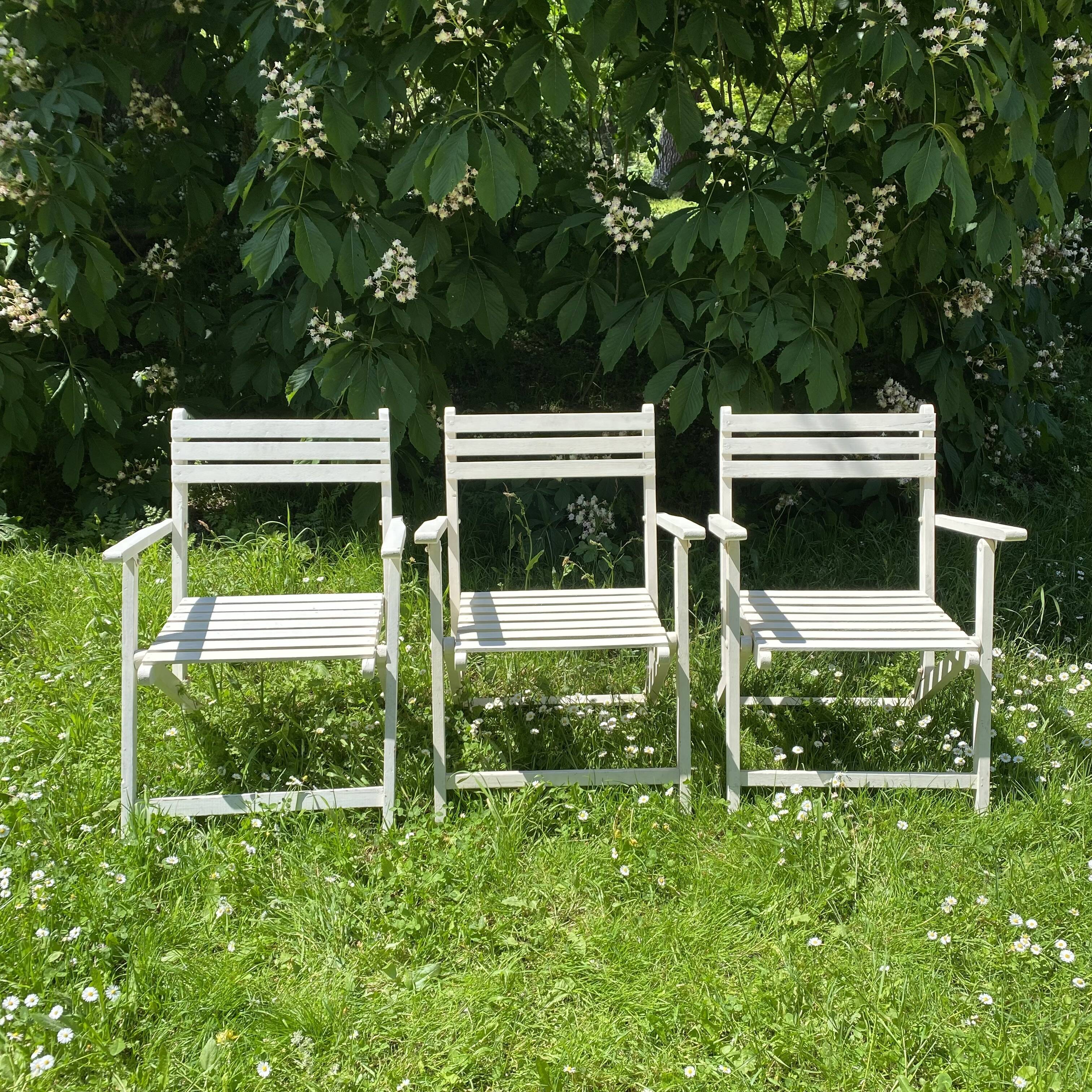 Folding slatted garden armchairs